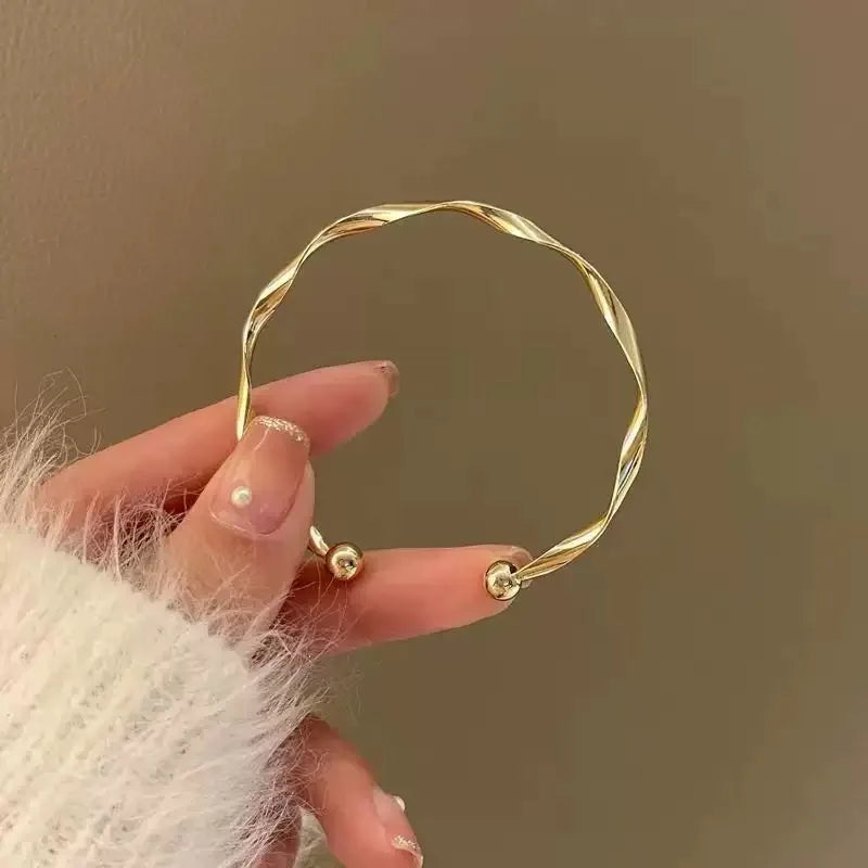 Mother’s Arc Bracelet
