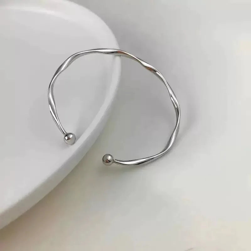 Mother’s Arc Bracelet