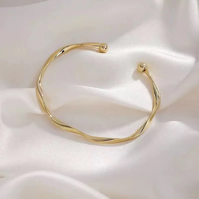 Mother’s Arc Bracelet